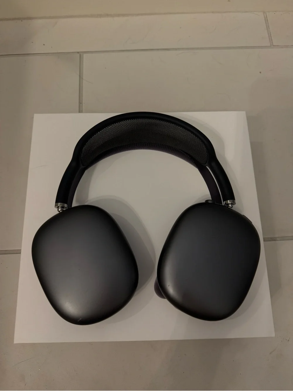 Apple AirPod Max in Space Gray